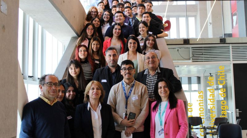 Estudiantes de Ingeniería Comercial de la USACH participan en 'Speed Mentoring' con emprendedores y expertos en marketing.