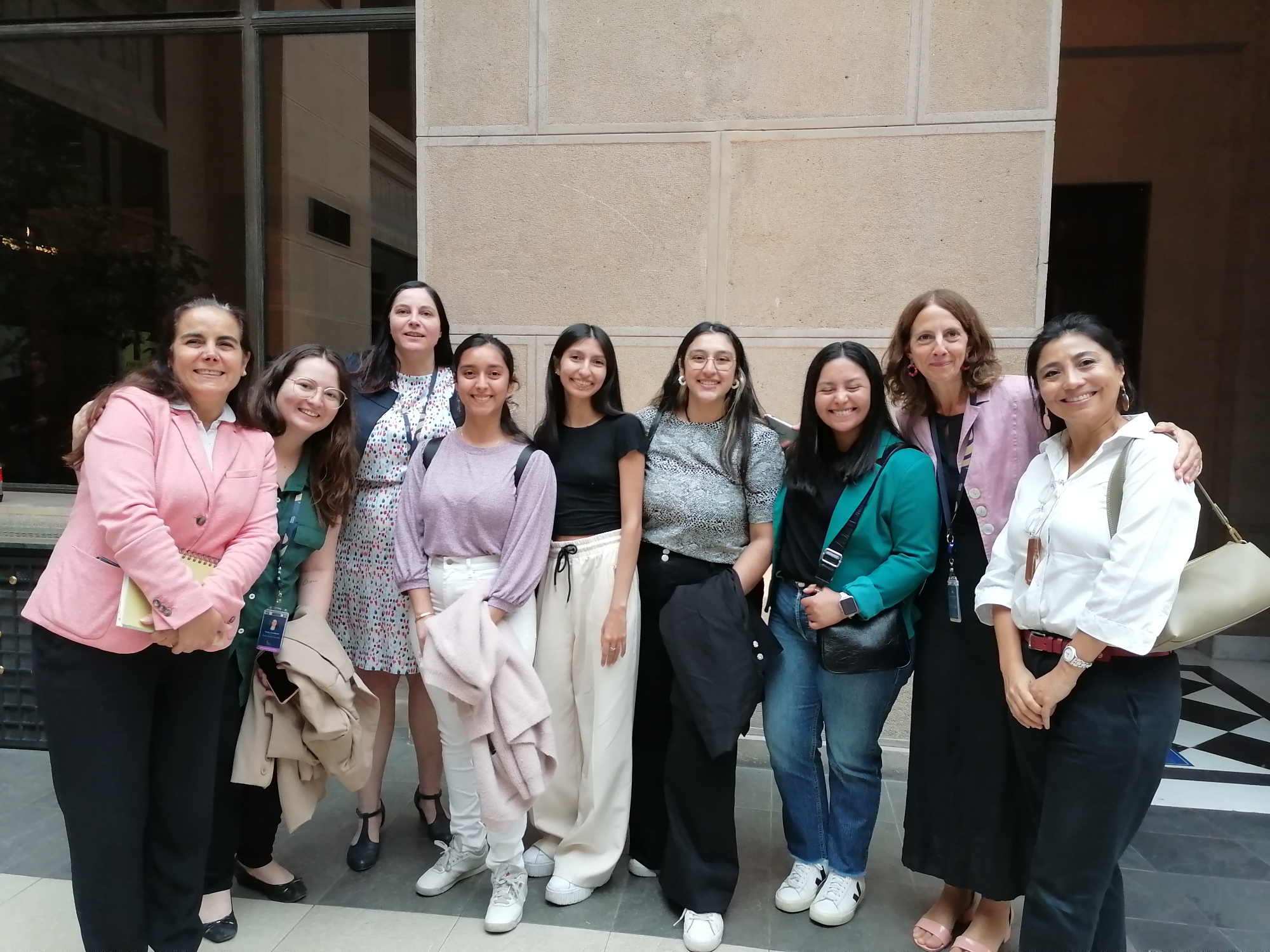 Estudiantes de Ingeniería Comercial son invitadas por el Banco Central a charla para aumentar la participación de mujeres en el área de las finanzas y la economía.