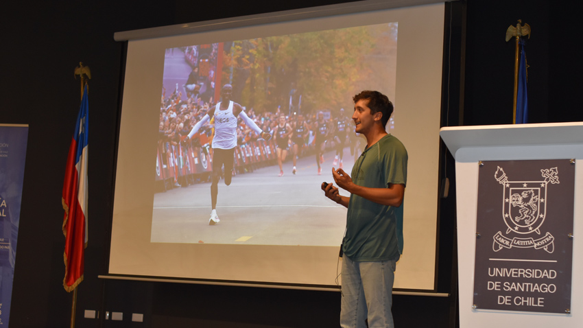 Ingeniero Comercial que viajó durante 16 meses por Medio Oriente y África contó su travesía a estudiantes de Ingeniería Comercial en Administración