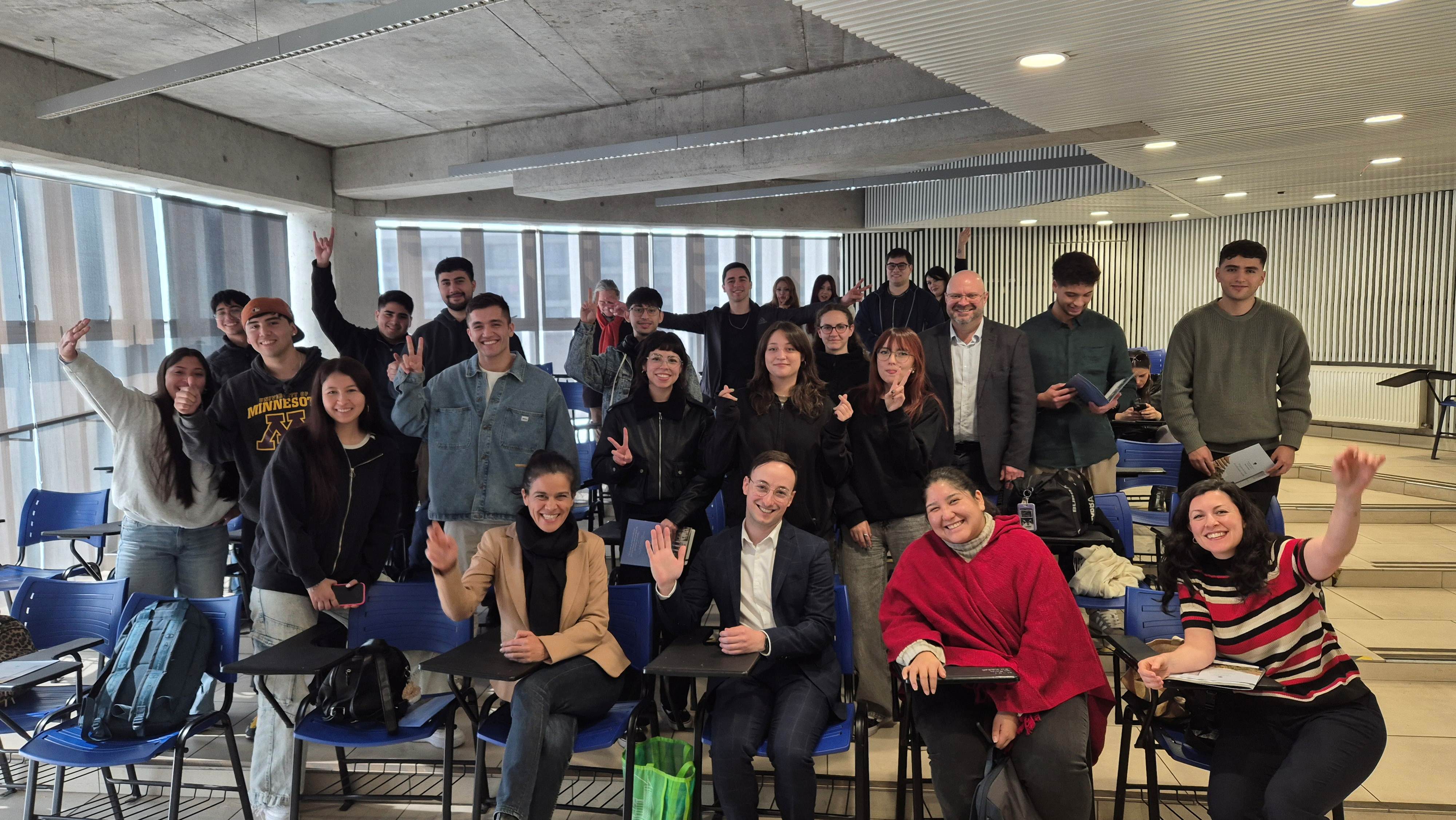 Charla Alumni Internacional presentó oportunidades de posgrado en China con la Fundación Luksic y Schwarzman Scholars