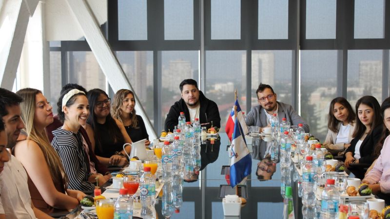 Encuentro Alumni: Egresados y egresadas de ingeniería comercial se reúnen en la Facultad de Administración y Economía de la USACH.