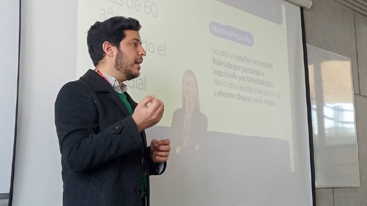 Ciclo de Charlas de Gestión de Personas: Líder de Walmart Chile destaca el rol estratégico de las personas en el servicio y la cultura organizacional